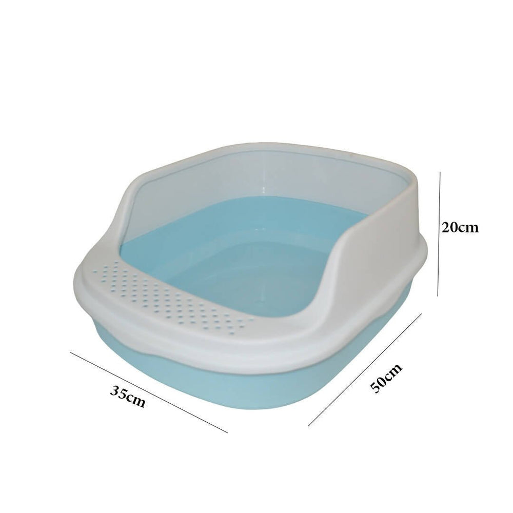Cat litter box with plastic litter scoop 