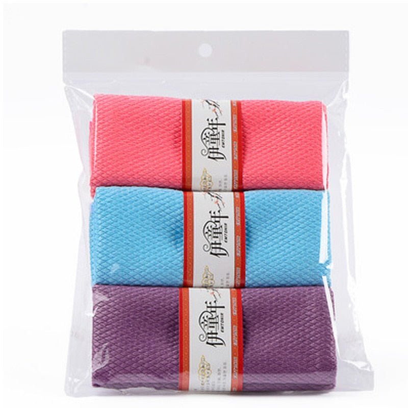 Set of 3 Microfiber Cleaning Cloths - Ideal for Kitchen, Glass, and Cars