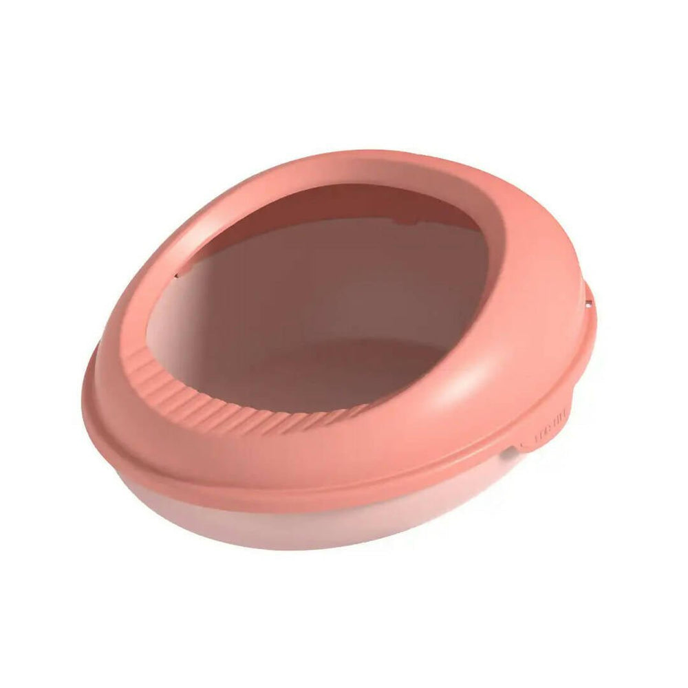 Cat litter box with plastic litter scoop 