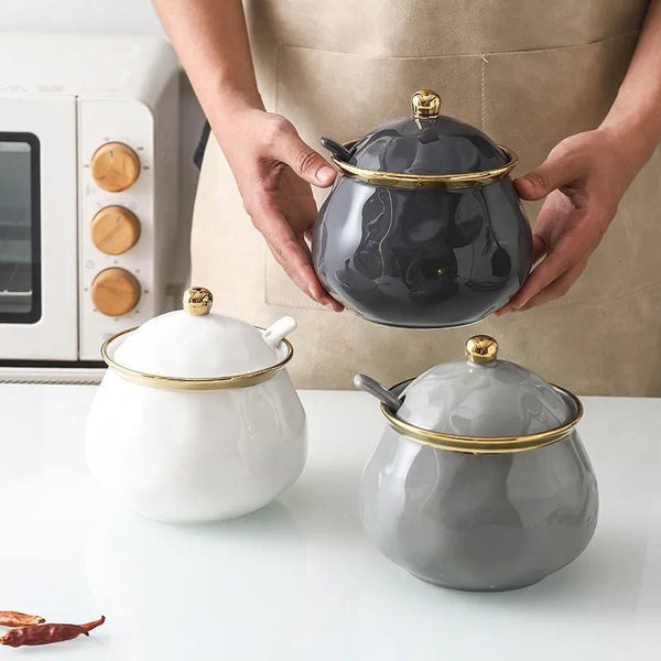 سكرية سيراميك مع ملعقة بغطاء متعددة الالوان 580مل