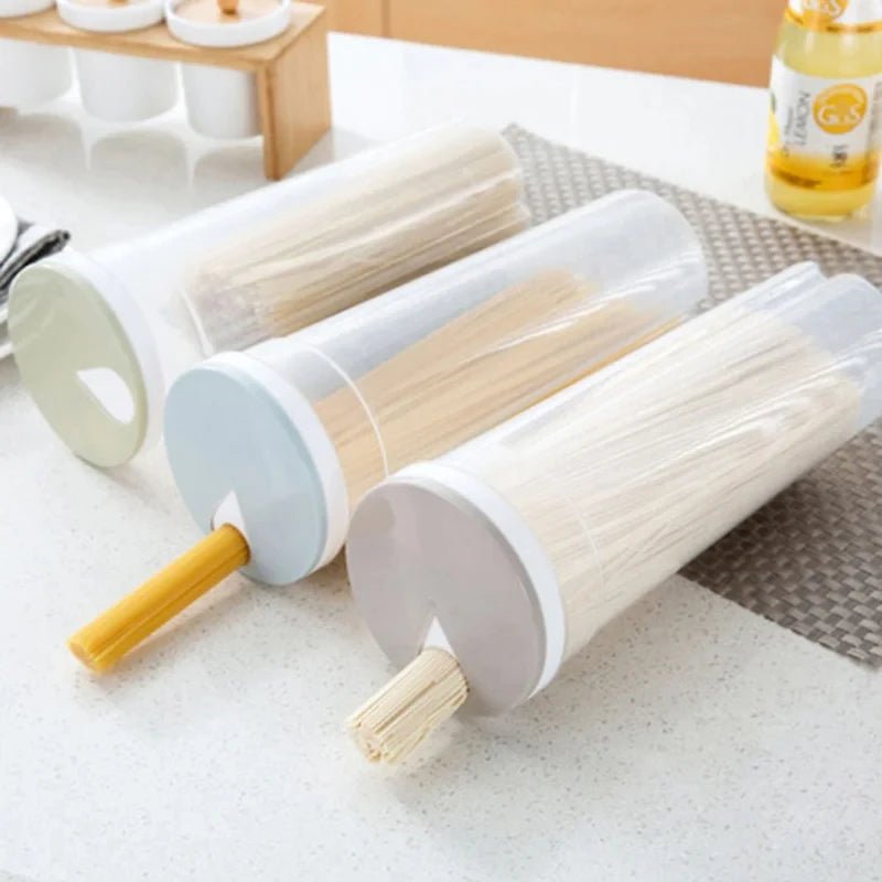 Airtight food container for storing pasta and vegetables