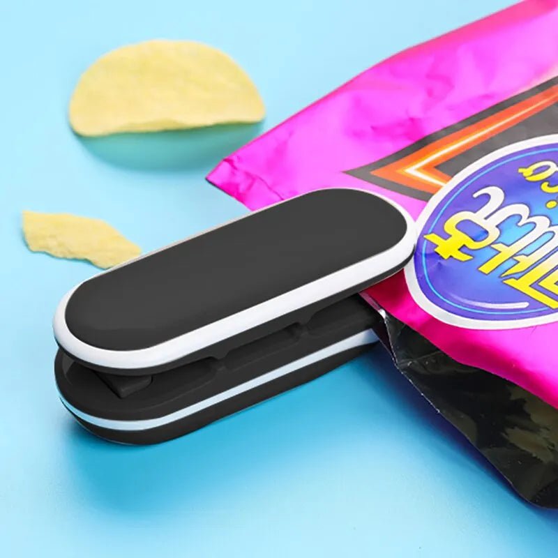 Battery operated heat sealing machine for bags