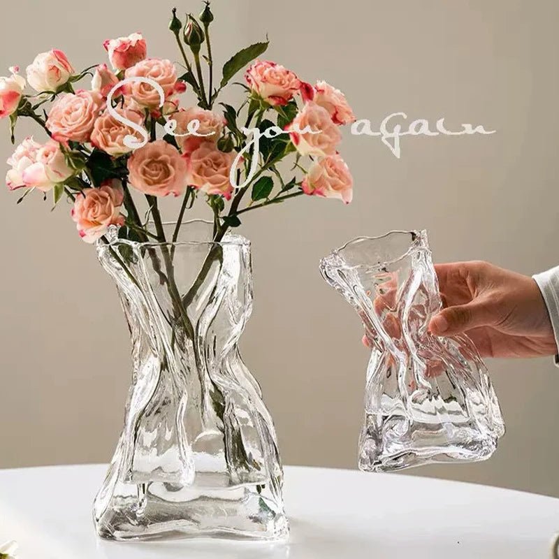 مزهرية زجاجية شفافة فريدة من نوعها