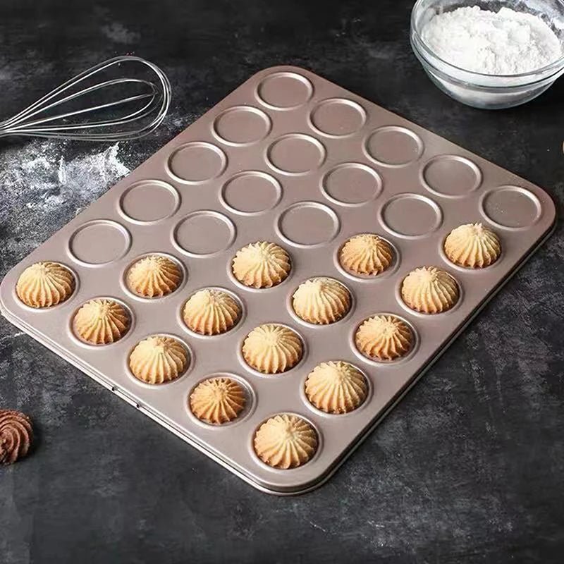 صينية خبز من الفولاذ الكربوني بـ 35 فتحة