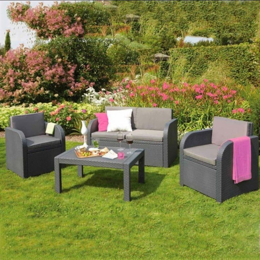 The perfect outdoor lounge set in dark grey 