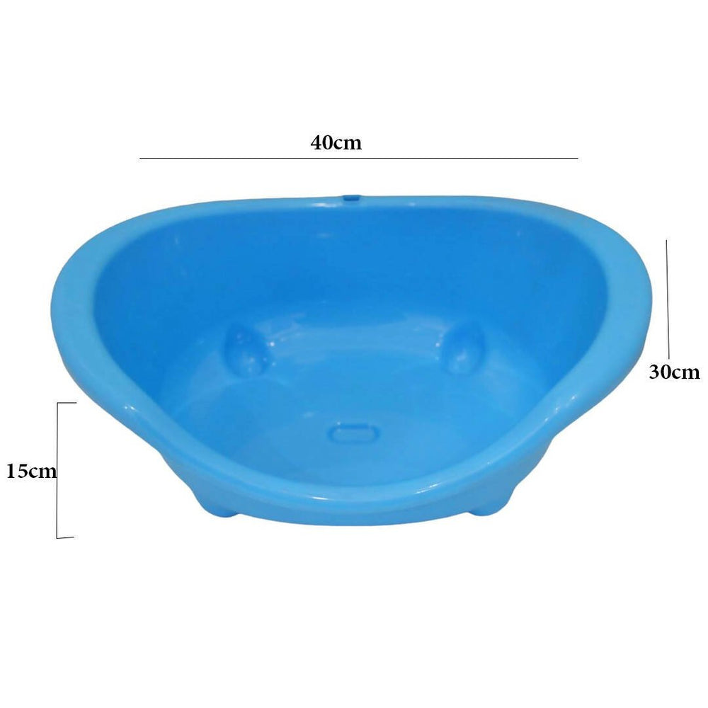 Cat litter box with plastic litter scoop 