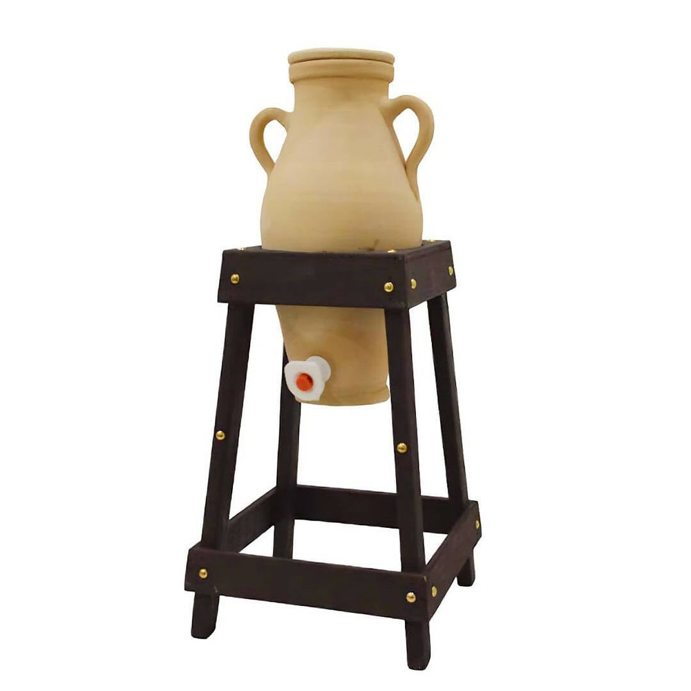 Trap pot with lid and wooden base 