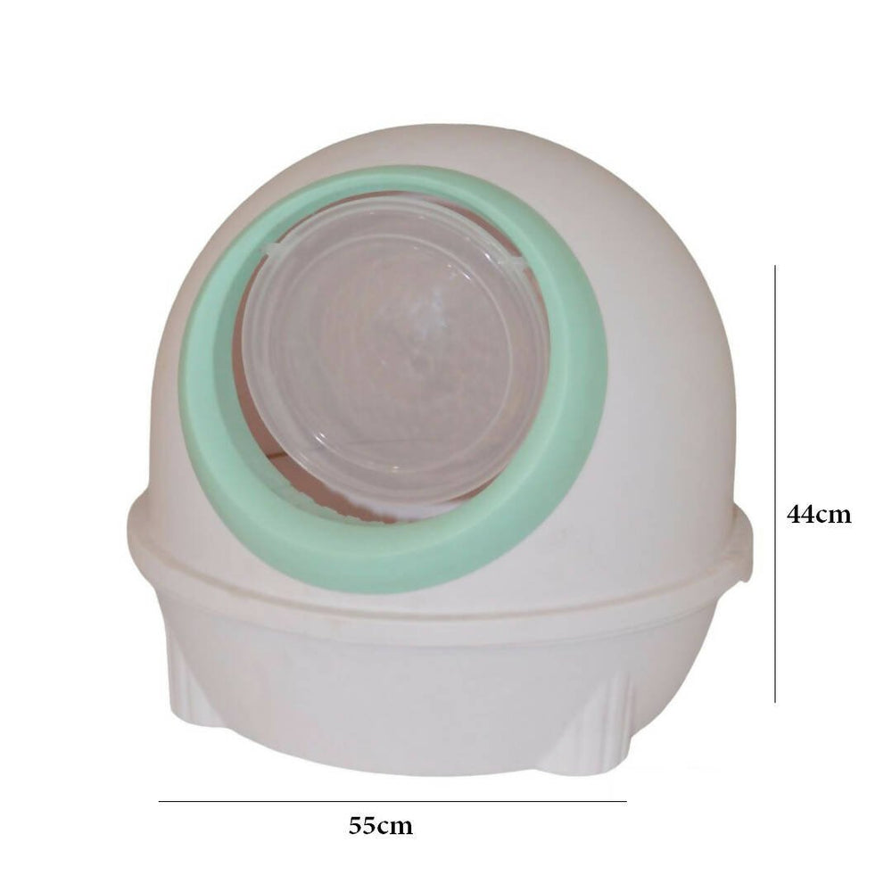 Closed litter box with scoop 