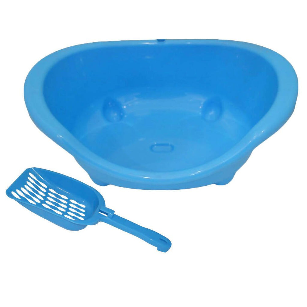 Cat litter box with plastic litter scoop 