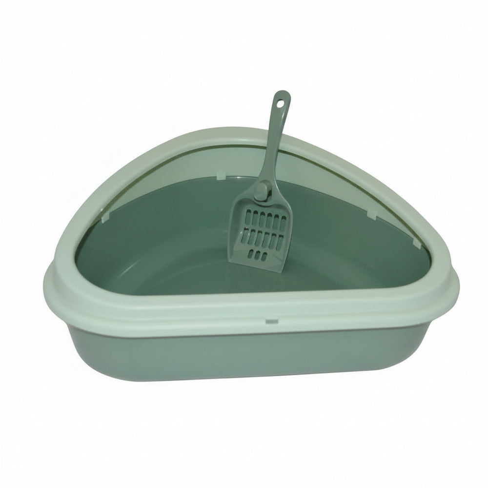 Cat litter box with plastic litter scoop 