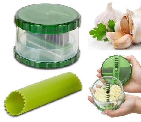 Easy-to-use garlic chopper with sharp blades