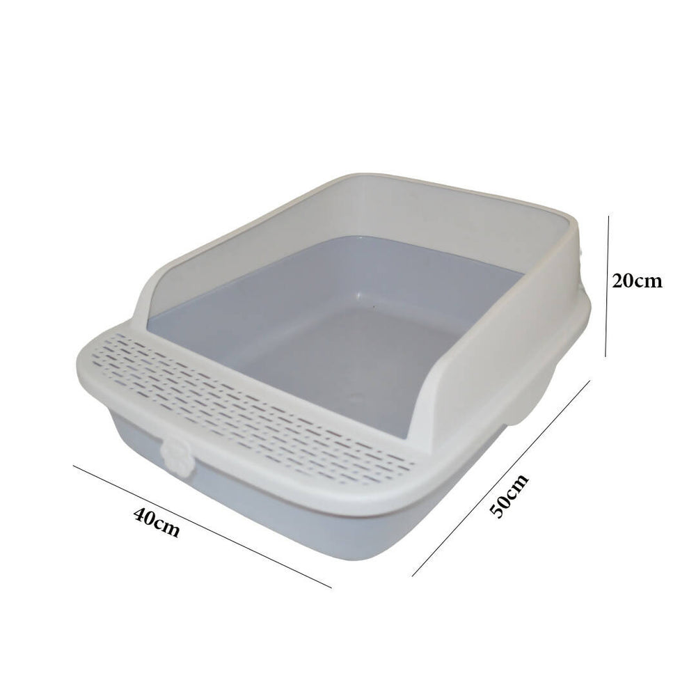 Cat litter box with plastic litter scoop 
