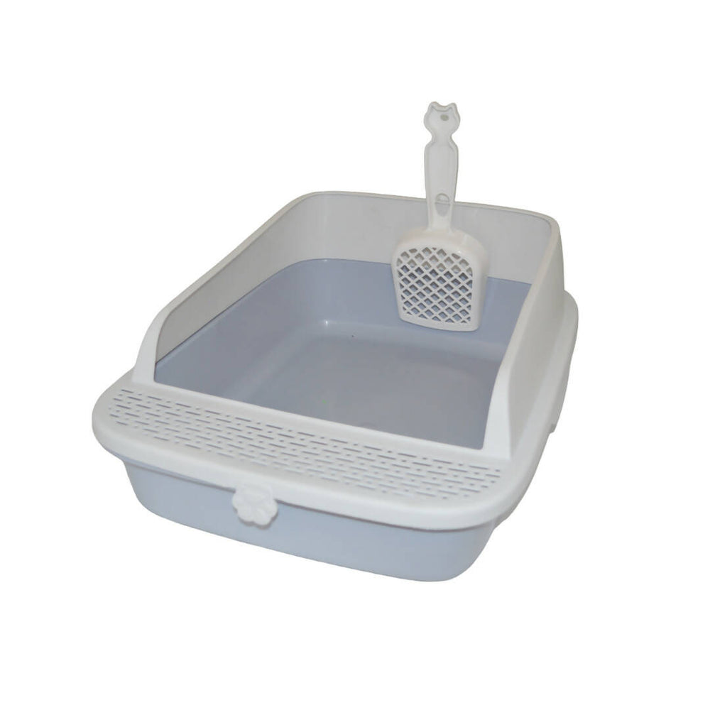 Cat litter box with plastic litter scoop 
