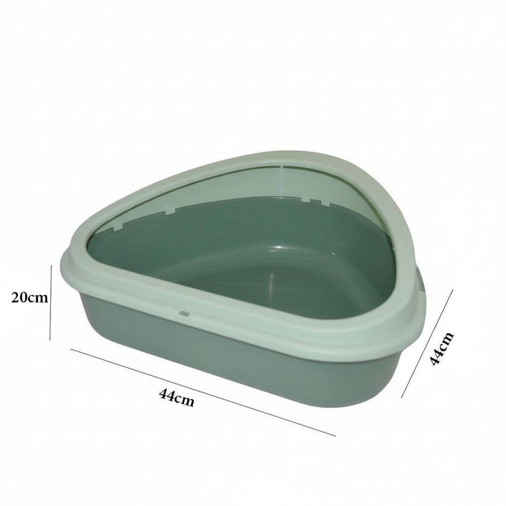 Cat litter box with plastic litter scoop 