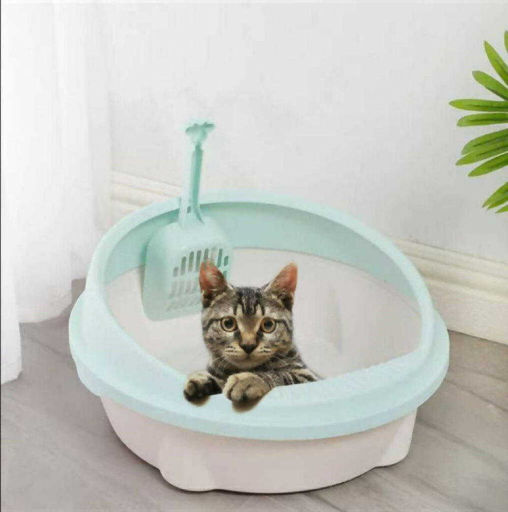 Cat litter box with plastic litter scoop